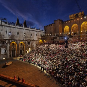 cour_palais_papes©crdl