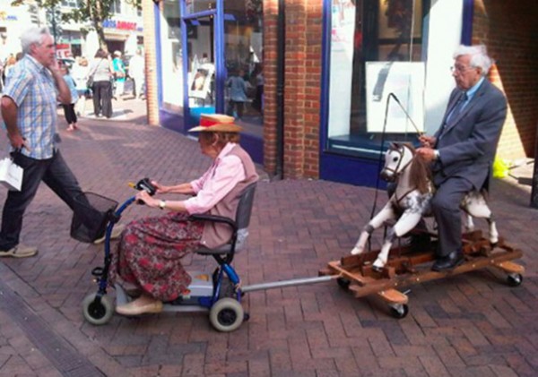 old-couples-having-fun-24__605-600x421